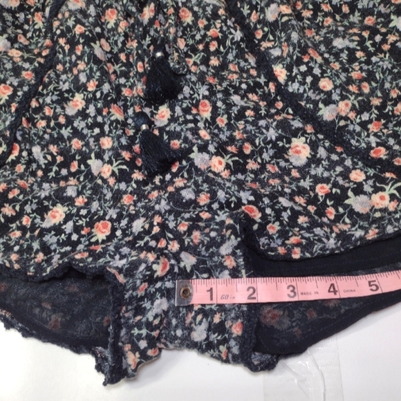 American Eagle Outfitters Women's Floral Print Shorts Size (M) - Picture 4 of 10